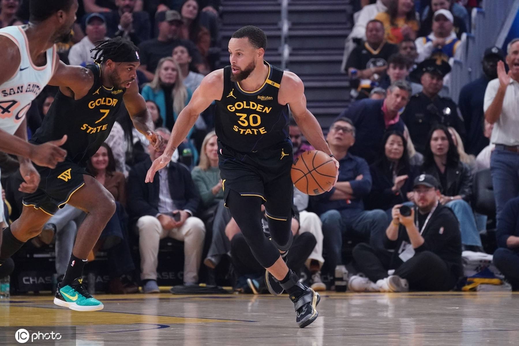 zoty中欧体育从山东泰山绝杀压哨备战NBA季后赛到风云突变新奥尔良鹈鹕清晨绝杀压哨,今晨密尔沃基雄鹿调整名单以备欧冠的简单介绍